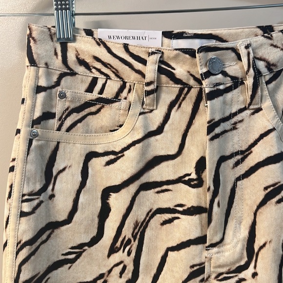 WE WORE WHAT Zebra Print High-waisted, Lightweight Jeans w/ Slit at Ankle S 26 - Picture 4 of 6